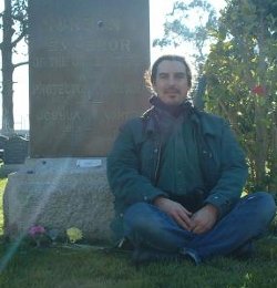 Tom at the grave of Emperor Norton